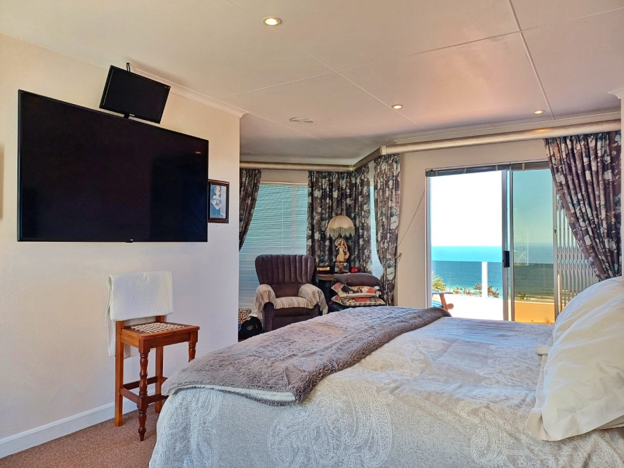 5 Bedroom Property for Sale in Outeniqua Strand Western Cape